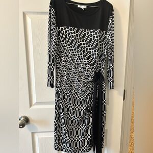 New York & Company Black & White Sleeved Dress size Small